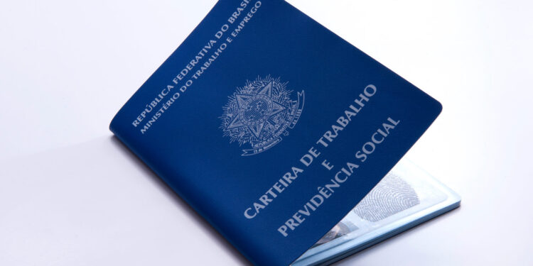 Número de carteiras de trabalho assinadas cresceu em Pernambuco e no Recife