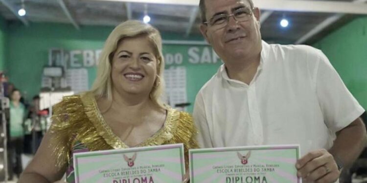 Primeira Dama de Jaboatão Andréa Medeiros ao lado do seu esposo prefeito Mano Medeiros