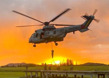 Helicóptero modelo UH-15 Super Cougar