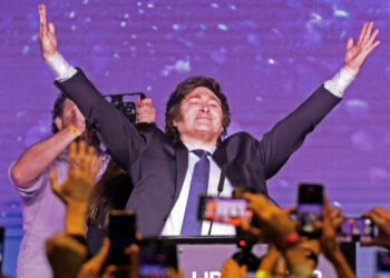 Vitória de Javier Milei agita economia Argentina e preocupa investidores.