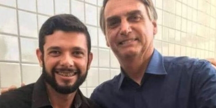 Influenciador bolsonarista Rodrigo Lima é preso com acusações de incitação e associação criminosa.