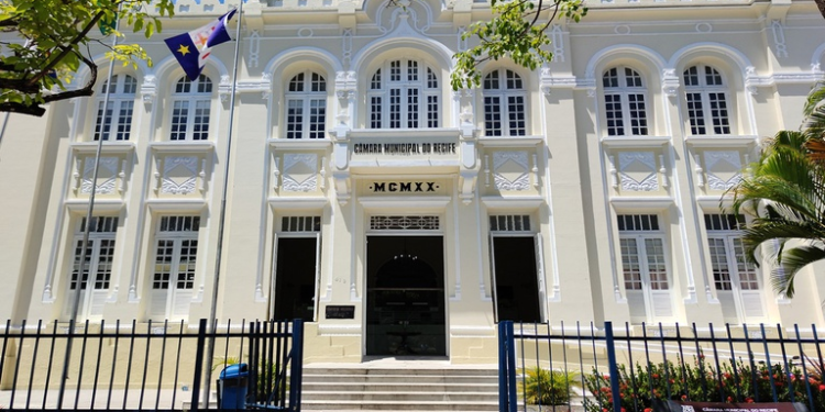 Câmara Municipal do Recife dividiu licitação para comora de material hidráulico e elétrico em cinco lotes