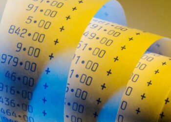 Investigação da Polícia Federal envolve advogado de Bolsonaro em suposta operação de resgate de joias.