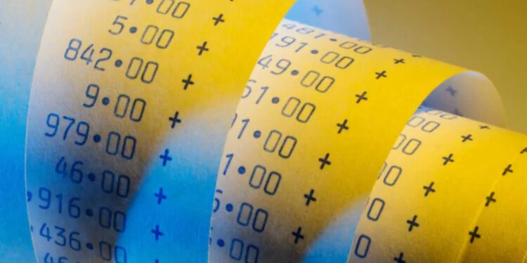 Investigação da Polícia Federal envolve advogado de Bolsonaro em suposta operação de resgate de joias.