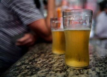 Análise que utilizou teste da OMS aponta que homens entre 45 e 54 anos são mais vulneráveis ao vício