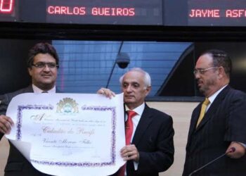 Advogado Vicente Moreno recebeu título de Cidadão Recifense da Câmara Municipal