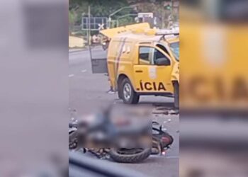 Colisão entre moto e viatura do BPRv mata casal na RMR