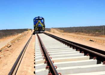 Enfim, obra da Transnordestina em Pernambuco desengata