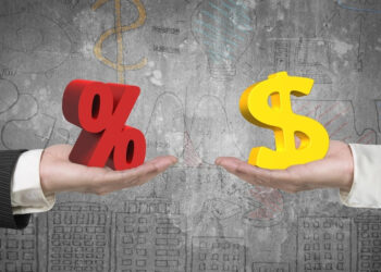 Desvalorização do real em relação ao dólar pode trazer desafios econômicos para o Brasil.