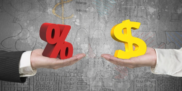 Desvalorização do real em relação ao dólar pode trazer desafios econômicos para o Brasil.