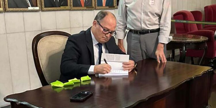 Blogueiro Magno Martins  realizou noite de autógrafos em Brasília