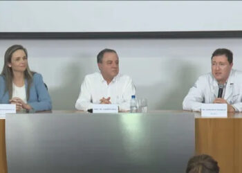 A equipe de médicos diz que cirurgia foi um sucesso