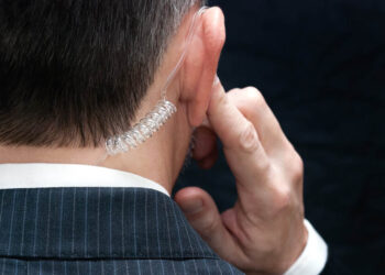 Clima de constrangimento marca evento de lançamento de edital cultural em Pernambuco.