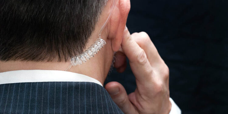 Clima de constrangimento marca evento de lançamento de edital cultural em Pernambuco.