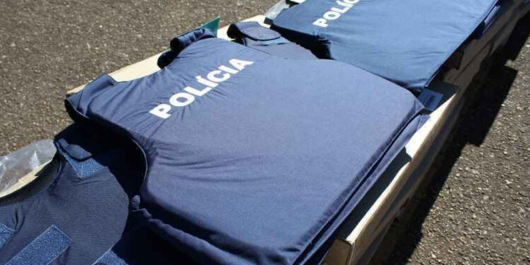 Polícia Federal investiga suspeitas de fraude na compra de equipamentos durante intervenção federal no RJ.