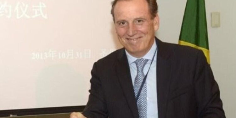 Empresário brasileiro e esposa morrem em vazamento de gás em mansão no Guarujá.