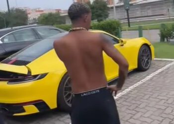 Poze do Rodo avalia carros de luxo, antes de comprar novo veículo.