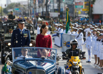 Raquel Lyra celebra 7 de setembro com as forças armadas e operacionais de polícia.