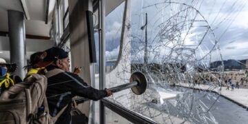 Golpistas invadiram e depredaram sedes dos Três Poderes