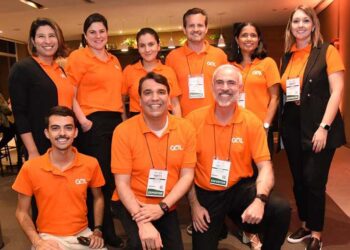 Equipe Gol. De pé: Aline Monteiro, Ana Zuppi, Juliane Castiglioni, Renzo Mello, Gisela Viellas, Bruna Dubeski. Ajoelhados: Vinicius Batista, Marcos Almeida e Anderson Wolff