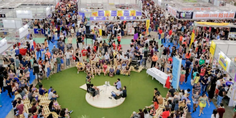 Dispensa de licitação para evento literário de R$ 50 milhões em Pernambuco causa polêmica.