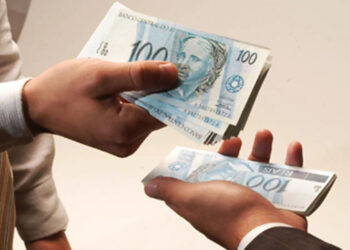 Ex-ajudante de ordens de Bolsonaro revela detalhes sobre venda de joias em depoimento à PF.