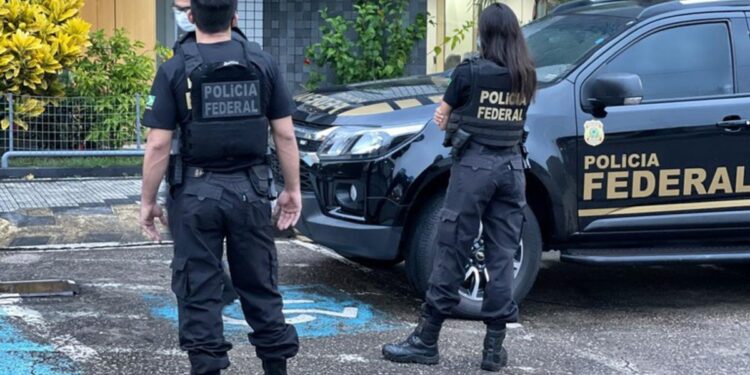 Polícia Federal cumpre mandato em operação