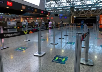 Sinalização no terminal do Galeão — Foto: Divulgação/ RIOGaleão
