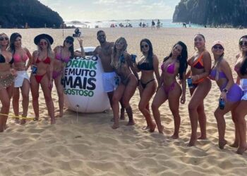 Convidados de "Sidinho" comemoram seu aniversário em área de preservação ambiental, em Noronha