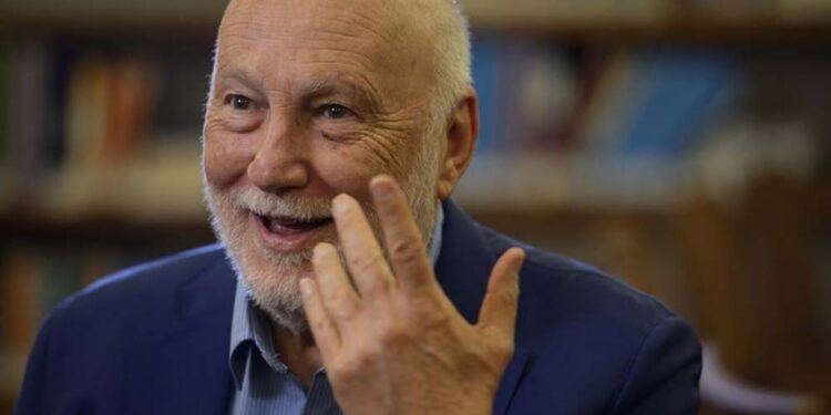 Morre Domenico De Masi, sociólogo que pensou o ‘ócio criativo’, aos 85 anos