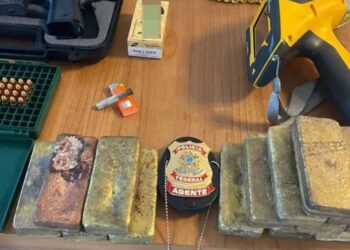Barras de ouro encontradas durante operação da Polícia Federal