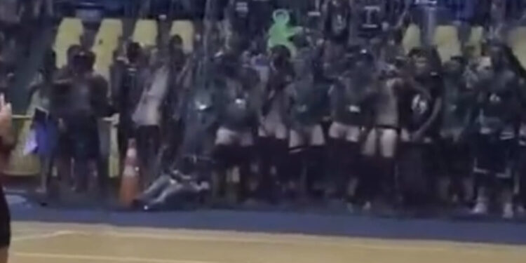 Imagens mostram estudantes de medicina em comportamento inapropriado durante torneio de vôlei feminino.