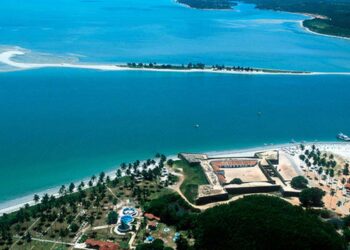 Ilha de Itamaracá fica a 48 km do Recife