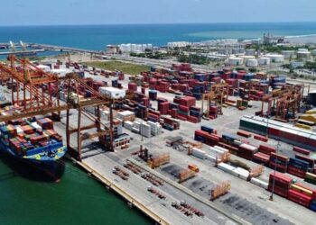 Suape é o porto mais importante do Nordeste brasileiro.