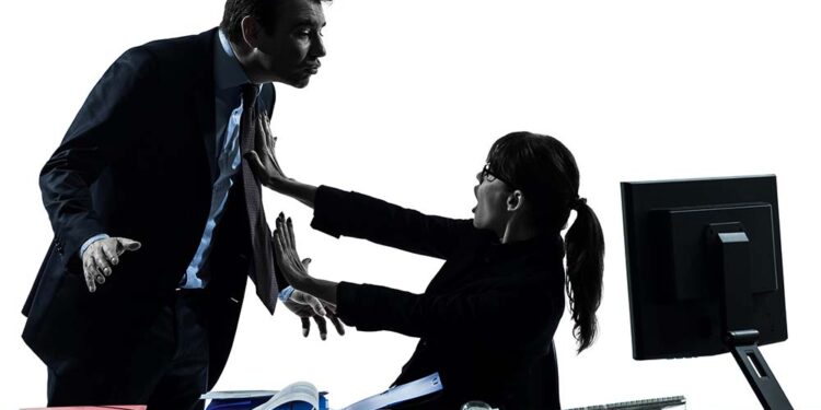 Pena por assédio sexual no ambiente de trabalho varia de 2 a 4 anos de prisão