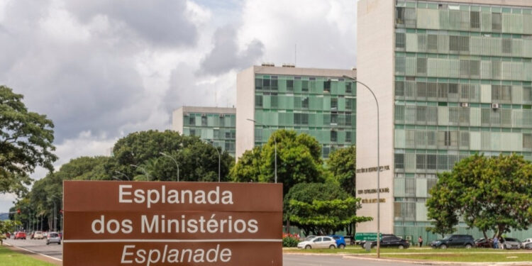 Atualmente o Brasil possui 31 ministérios.