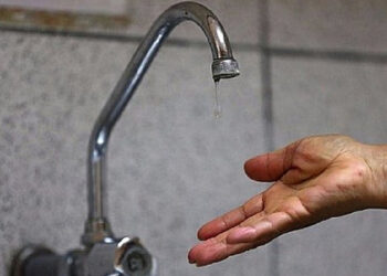 Compesa instala válvulas e realiza testes em áreas afetadas por interrupção de fornecimento de água.