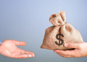 Aumento de 12% nas despesas pessoais em Pernambuco coincide com a queda na arrecadação do ICMS.