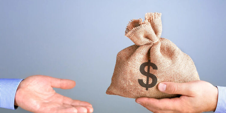 Aumento de 12% nas despesas pessoais em Pernambuco coincide com a queda na arrecadação do ICMS.