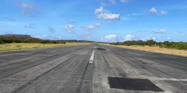 Cronograma de manutenção da pista do Aeroporto de Fernando de Noronha é divulgado pelo governo estadual.