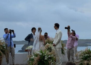 Bilionário brasileiro surpreende no casamento enquanto crise hídrica persiste.