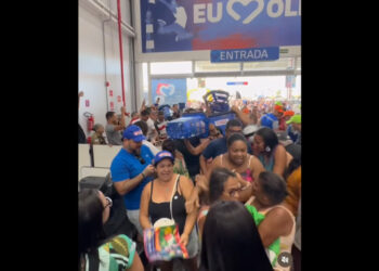 Uma multidão lotou as lojas da rede Mix Mateus e a confusão foi generalizada