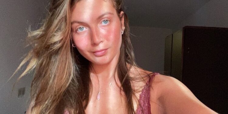 Brasileira estava desaparecida desde sábado, ao ser rendida por terroristas do Hamas. Foto: Reprodução/WhatsApp