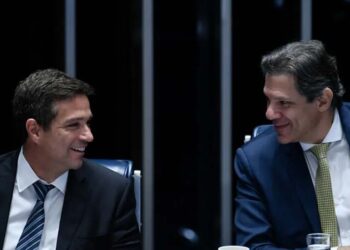 Roberto Campos Neto, presidente do BC, e o ministro da fazenda Fernando Haddad (PT)