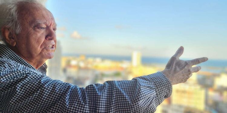 O futuro diretor de Cultura Jose Mário Austregésilo e uma das vistas mais bonitas do Recife no edifício AIP