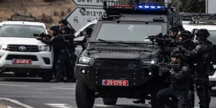 Forças israelenses permanecem protegidas enquanto as medidas são reforçadas pelo exército.