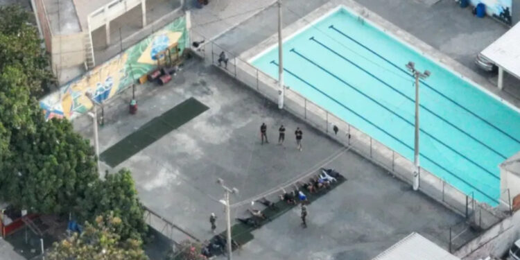 Recentemente traficantes foram flagrados passando por treinamentos.