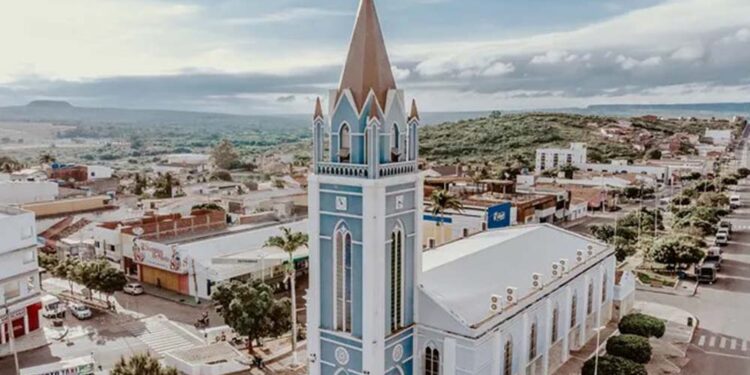 Araripina fica a 690 km Recife