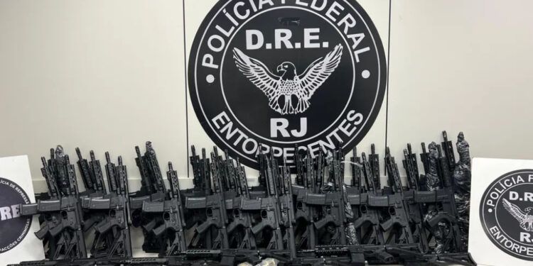 Ação Policial revela fábrica de fuzis em mansão.