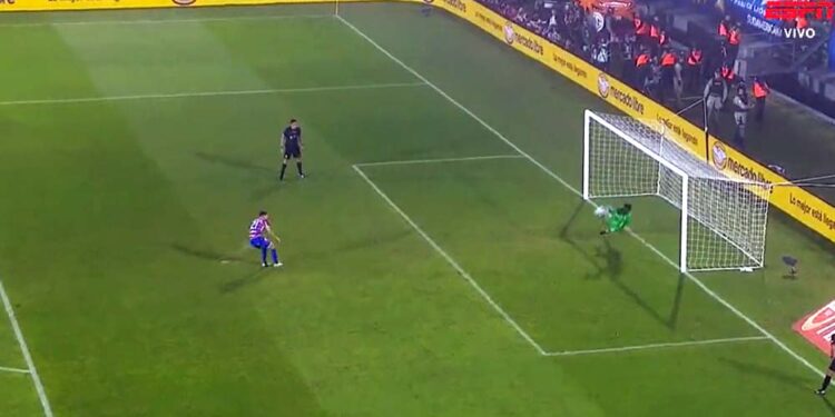 Pedro Augusto (Fortaleza) perde Penalti, contra a LDU